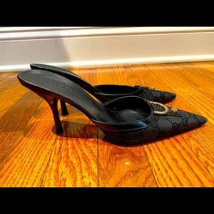 Gucci Kitten Heel in great condition. Authentic